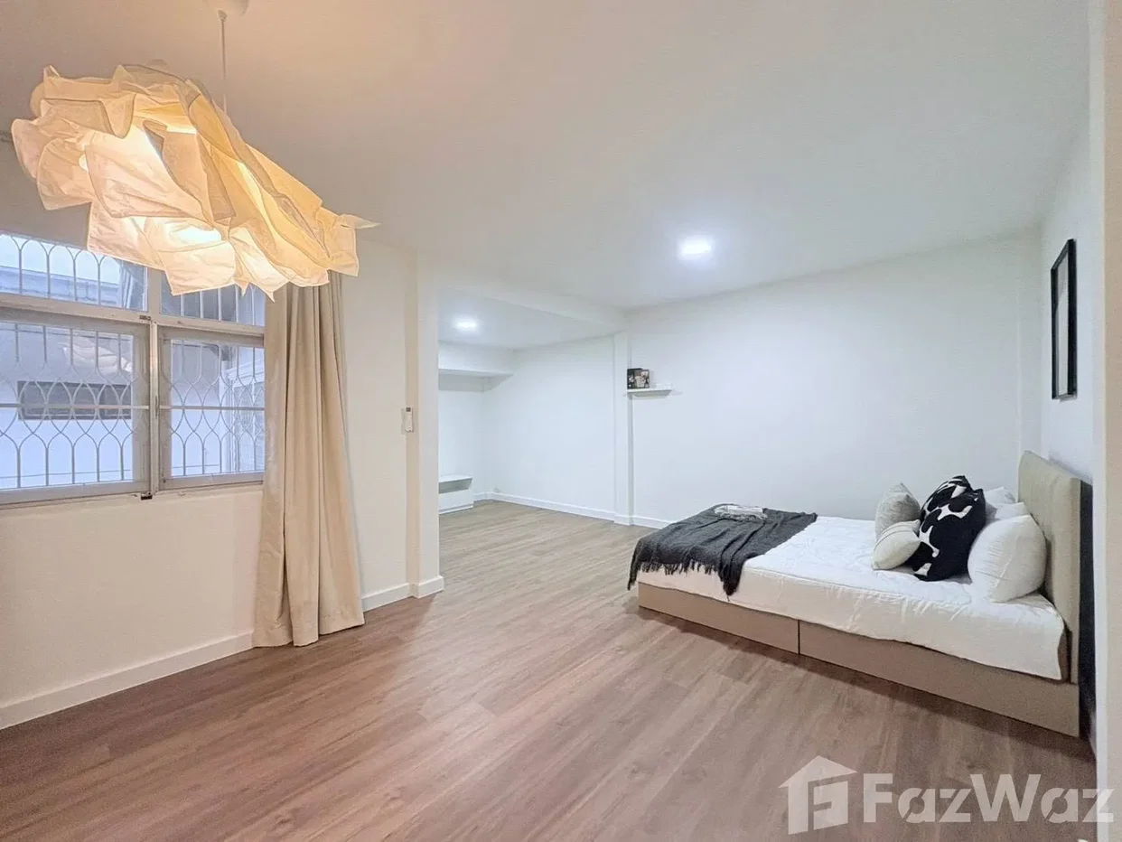 รูป บ้านเดี่ยวให้เช่า 6 ห้องนอน ใน ห้วยขวาง, กรุงเทพมหานคร 6810885 - รูปที่ 11/28