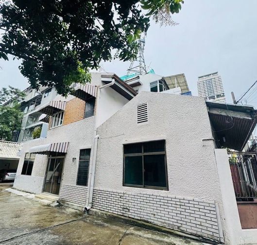 3-bed house for rent, 200 sqm, 25 sq wah, Watthana