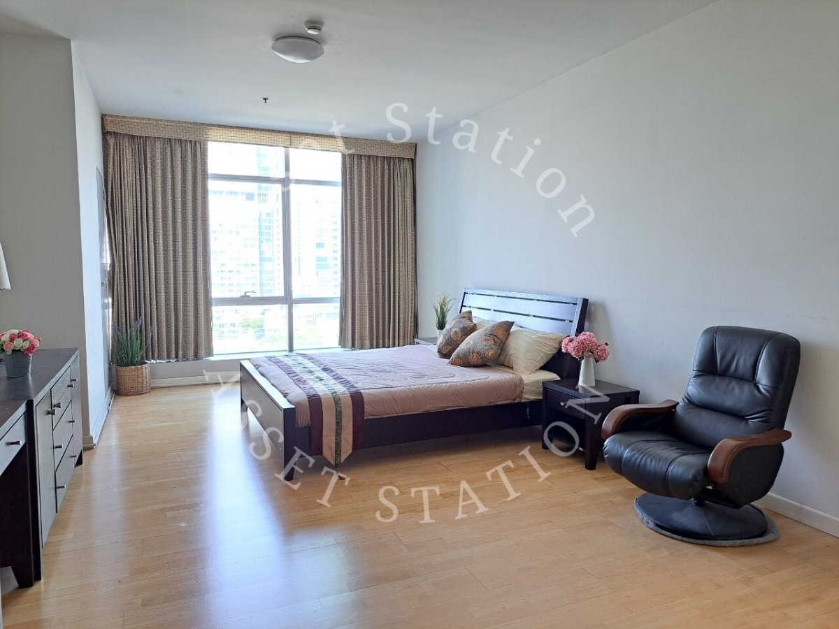 picture Baan Sathorn-Chaophraya |ð
near Saphan Taksin BTS station and SENA fest - 4/14