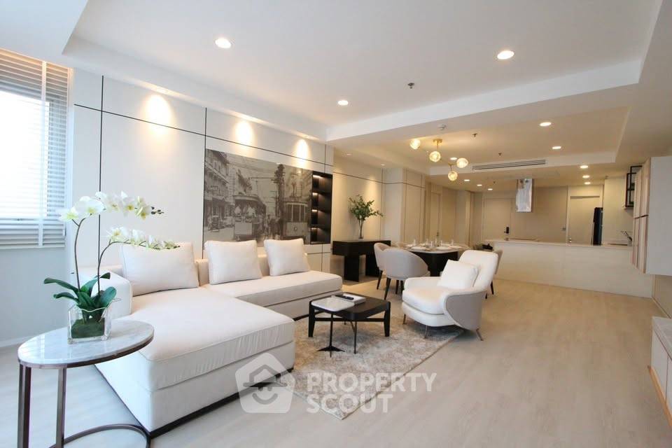 รูป ใกล้ BTS เอกมัย 60 ม. ห้อง 2 ห้องนอน ชั้น 25 Nusasiri Grand Condominium (ID 3343106) - รูปที่ 1/6