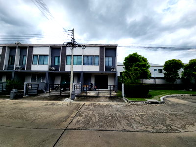 Townhouses for sale Rangsit Khlong Nung : TOWN HOUSE 25.3 Sq.w. Khlong Luang Pathumthani for 2.9M