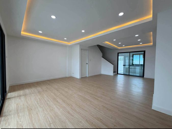 ขายทาวน์โฮม 4 ห้องนอน 200 ตร.ม. 24 ตร.ว. เขตวังทองหลาง