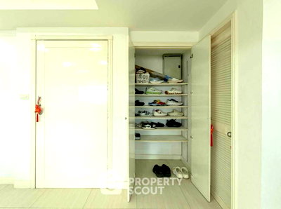 Condos for rent : 2-BR Condo at Sribumpen Condo Home near MRT Khlong Toei (ID 3342832)