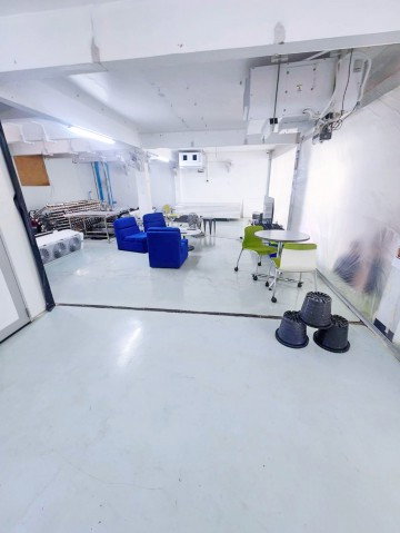 picture 			a front lift installation 8Beds 4Baths The Mall Ramkhamhaeng Hospital.400m. 4.5-storey commercial building comprising 3 connected units,           - 6/8