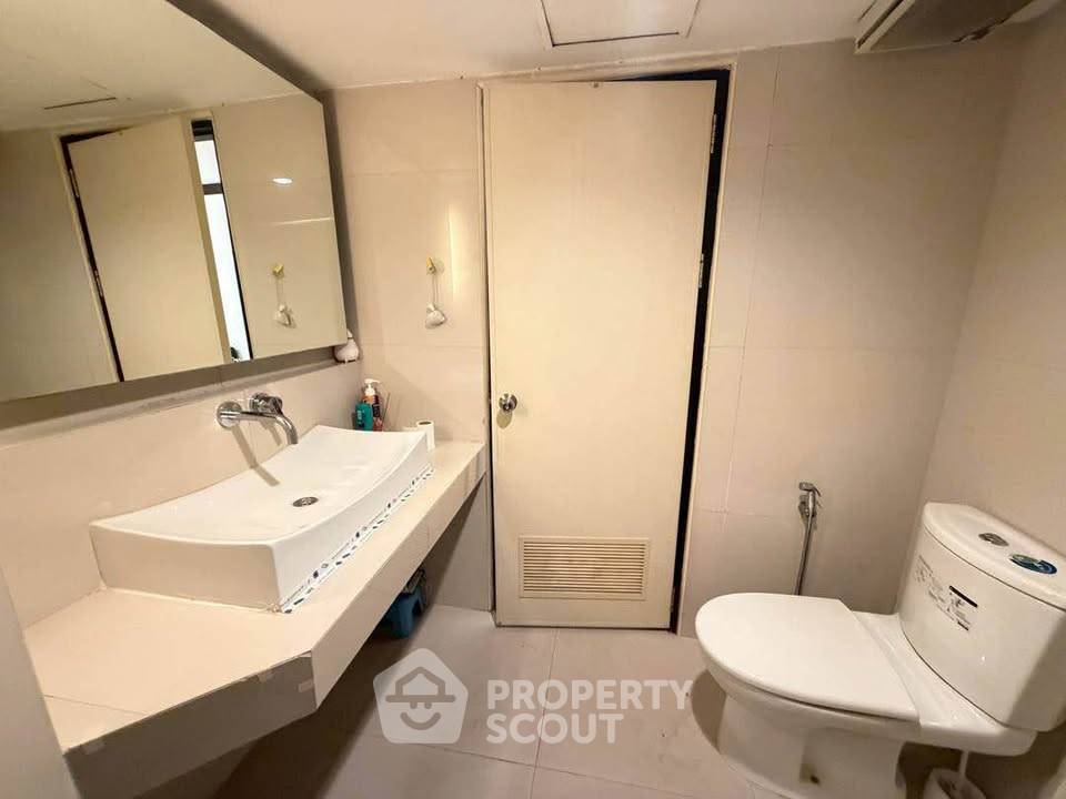 picture 2-BR Condo at Hill Side Condominium 3 close to Nimmanhaemin (ID 3343003) - 10/15
