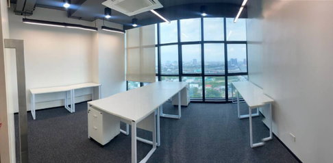 Offices and coworking spaces at KPN Tower in Bangkok's Rama IX commercial district, a prime location near Phra Ram 9 MRT station.