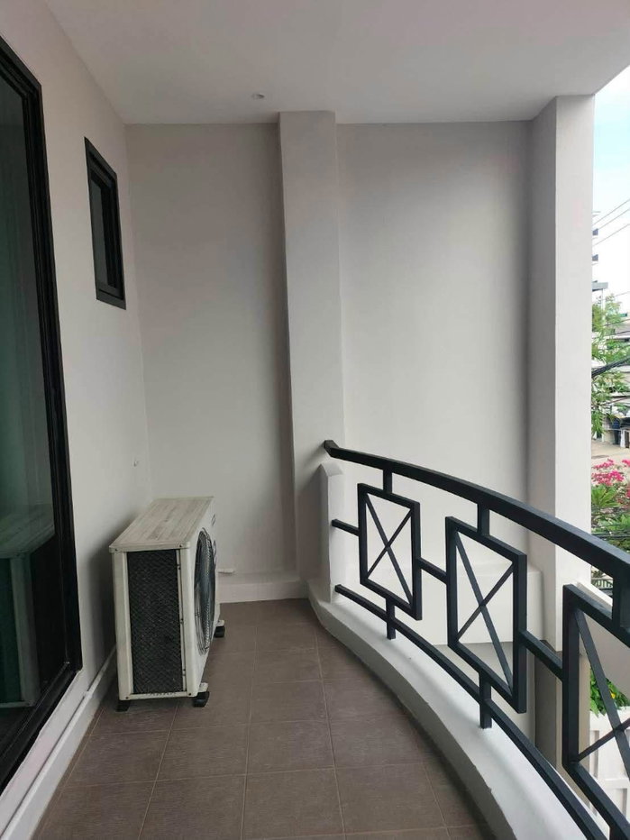 รูป 🏡✨ ให้เช่าทาวน์เฮ้าส์ 4 ชั้น ห้องมุม ซ.ศรีนครินทร์ 40 3 ห้องนอน 3 ห้องน้ำ บรรยากาศเหมือนบ้านเดี่ยว | รีโนเวตใหม่ | Fully Furnished - รูปที่ 11/19