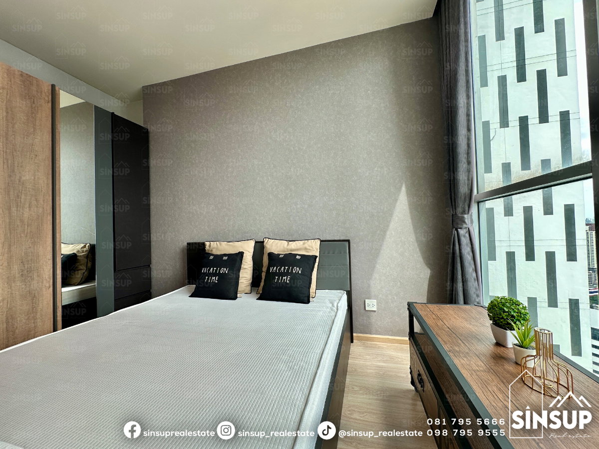 picture 🌆 For Rent | 𝐍𝐨𝐛𝐥𝐞 𝐑𝐞𝐯𝐨𝐥𝐯𝐞 𝐑𝐚𝐭𝐜𝐡𝐚𝐝𝐚 Spacious Combined Unit, 52 Sq.m. | 2 Bedrooms | Near MRT Thailand Cultural Centre - 10/20