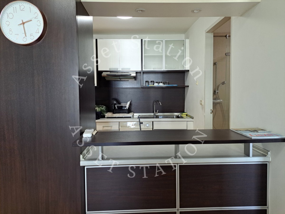 picture Baan Sathorn-Chaophraya |ð
near Saphan Taksin BTS station and SENA fest - 11/14