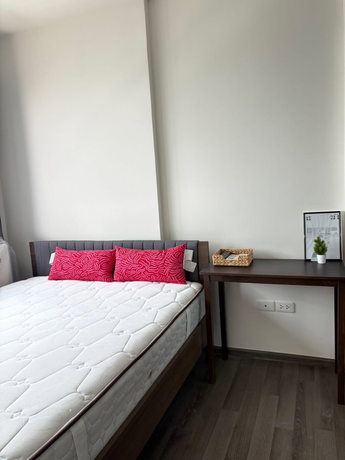 picture 12,000 the base park east BTS Onnut contact Line:katk03 - 3/8