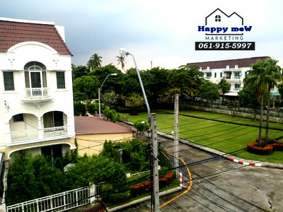 Townhouses for rent Bangkok : Beautiful townhome for rent at The Metro Park Townhome (Sathorn-Kanlapaphruek); good condition, garden view.