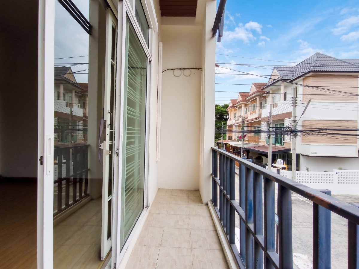 รูป 🏤 ดีลดีที่สุดแห่งปี! ทาวน์เฮ้าส์ 3 ชั้นหลังมุม "หมู่บ้านนวนิช" เพียง 1.99 ล้าน - รูปที่ 26/35