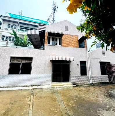 Houses for rent Srinakharinwirot University Prasanmit Campus : LTHC16265 - House For Rent | Sukhumvit 34 | Near BTS Thonglor | 200+ Sq.m. | 3 Beds | 2 Parking | 100K/Month