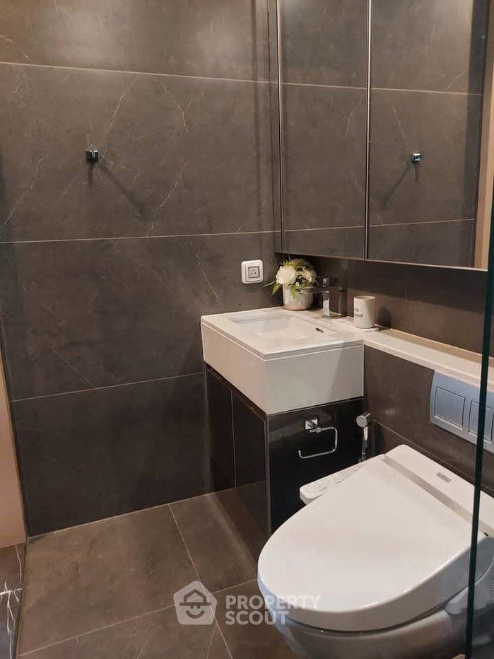 picture 1-BR Condo at The Esse At Singha Complex near MRT Phetchaburi (ID 3342811) - 11/12
