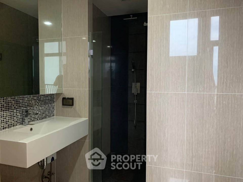 picture 30th-Floor 1-BR At Rhythm Sukhumvit 44/1, 70m To BTS Phra Khanong (ID 3342823) - 4/4