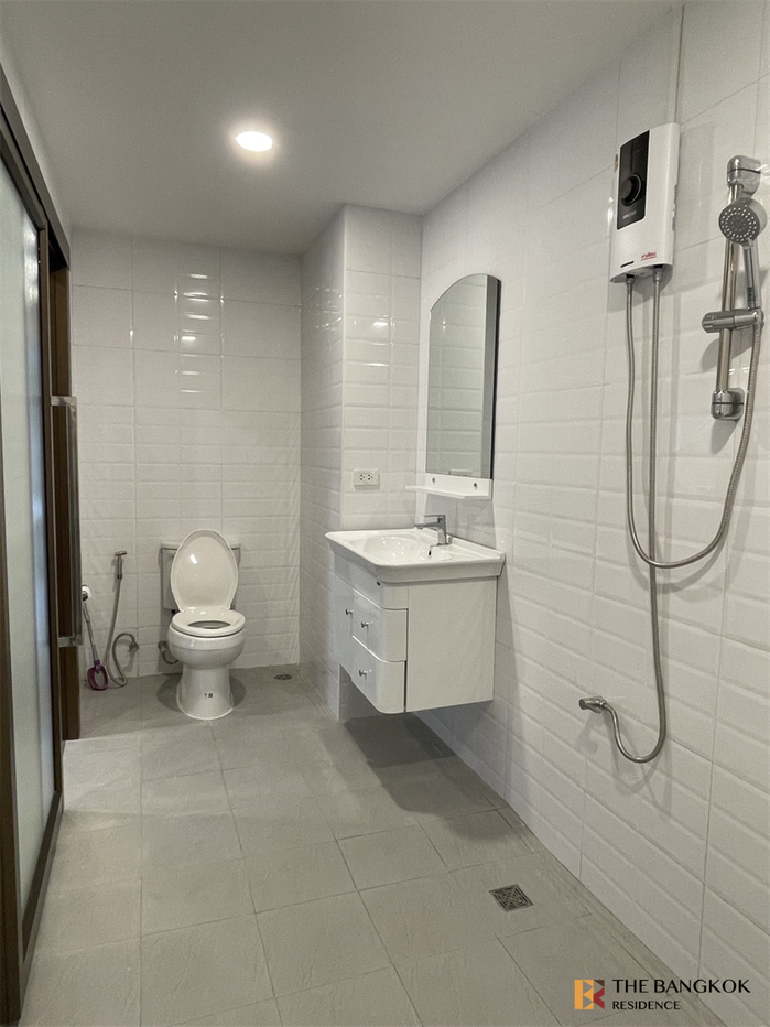 picture Best Location Condo for City Dwellers Noble Solo - 5/10