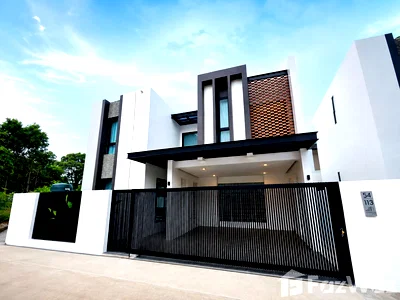Houses for sale Chao Fah Tawan Tok Road Phuket : 3 Bedroom Villa for sale in Chalong, Phuket  6810865