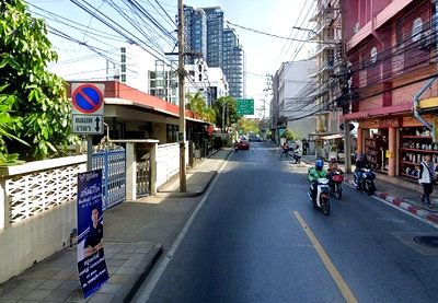 บ้านเดี่ยว ม.หอการค้าไทย : ขายบ้านหรู 3 ชั้น อินทามระ ซอย 41 ใกล้ MRT สุทธิสาร