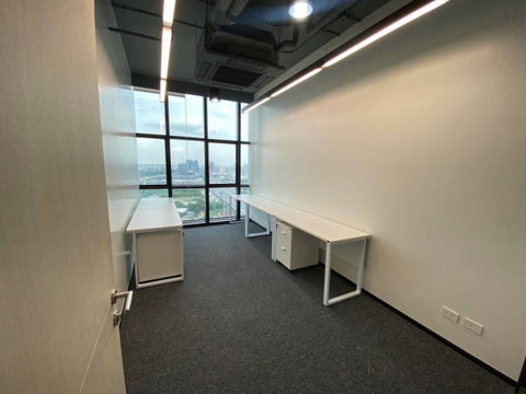 Offices and coworking spaces at KPN Tower in Bangkok's Rama IX commercial district, a prime location near Phra Ram 9 MRT station.