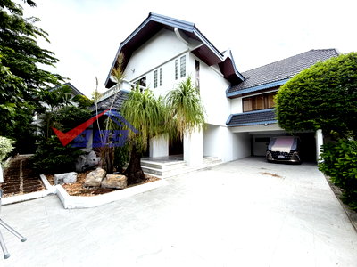 Houses for rent Bangkok : For Rent: Modern-Style Detached House on 200 sq.wah of Land - Phatthanakan 58