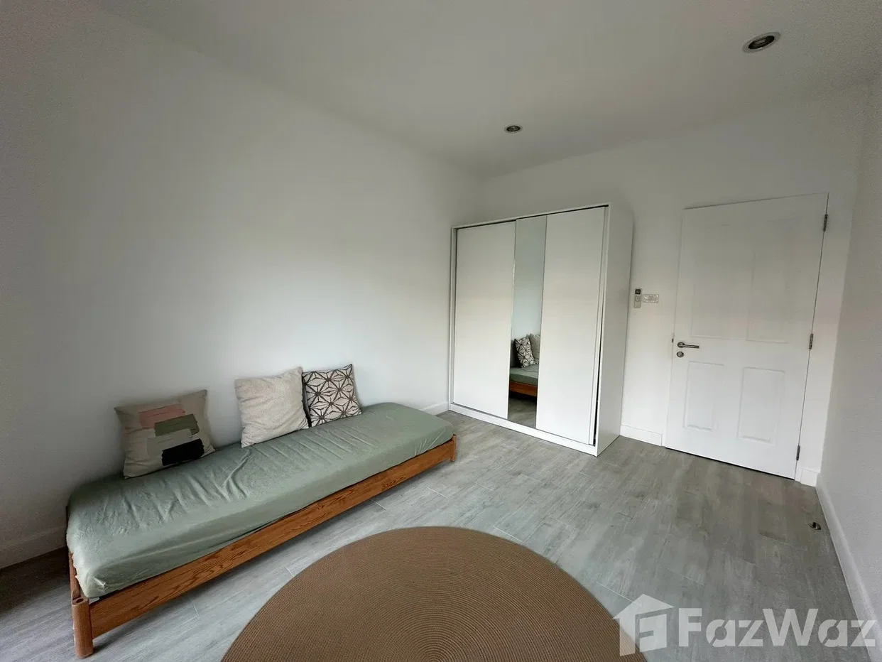 picture Kids & Pet Friendly Home | Flexible 3rd Room 6803936 - 12/23