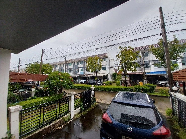 รูป ทาวน์เฮ้าส์ 3 ชั้น ห้องมุม ติดถนนเทพารักษ์ 2.65 ล้าน เจ้าของขายเอง - รูปที่ 2/10