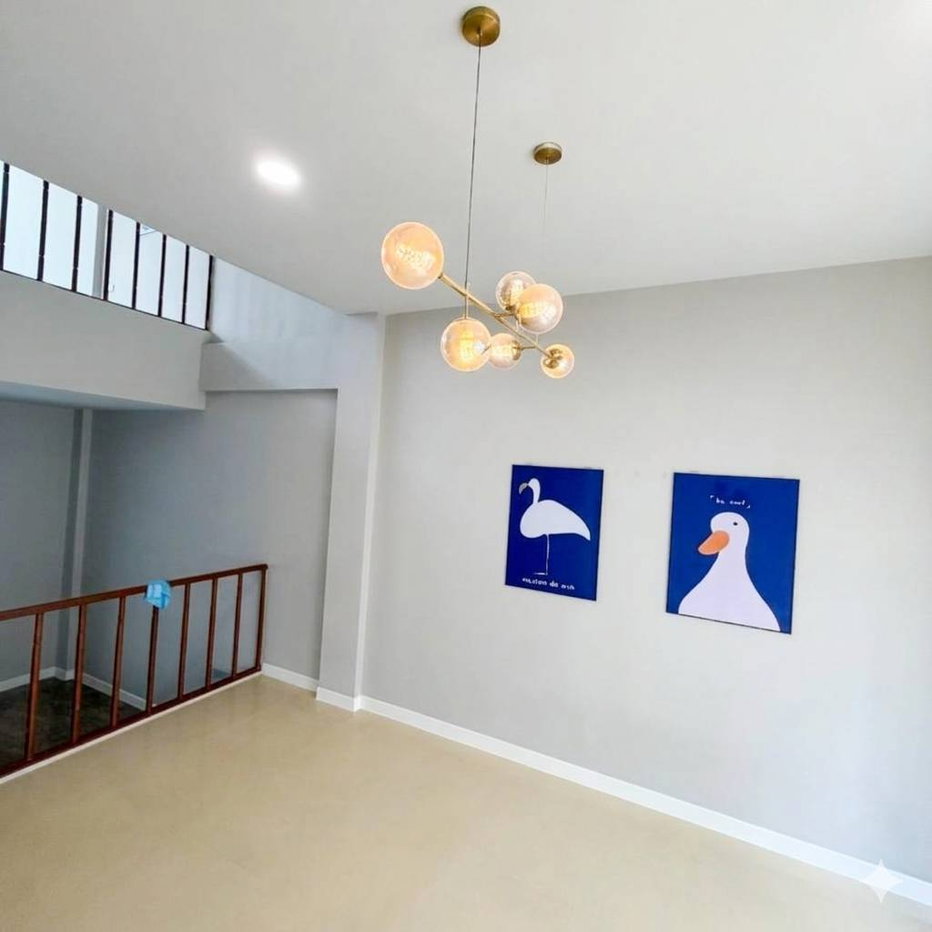 รูป Vายทาวน์โฮม 3.5 ชั้น บ้านกลางเมืองลาดพร้าว71โครงการ2 ติดถนนใหญ่ ทำใหม่ทั้งหมด นอกใน ห้องน้ำ!!! - รูปที่ 6/11