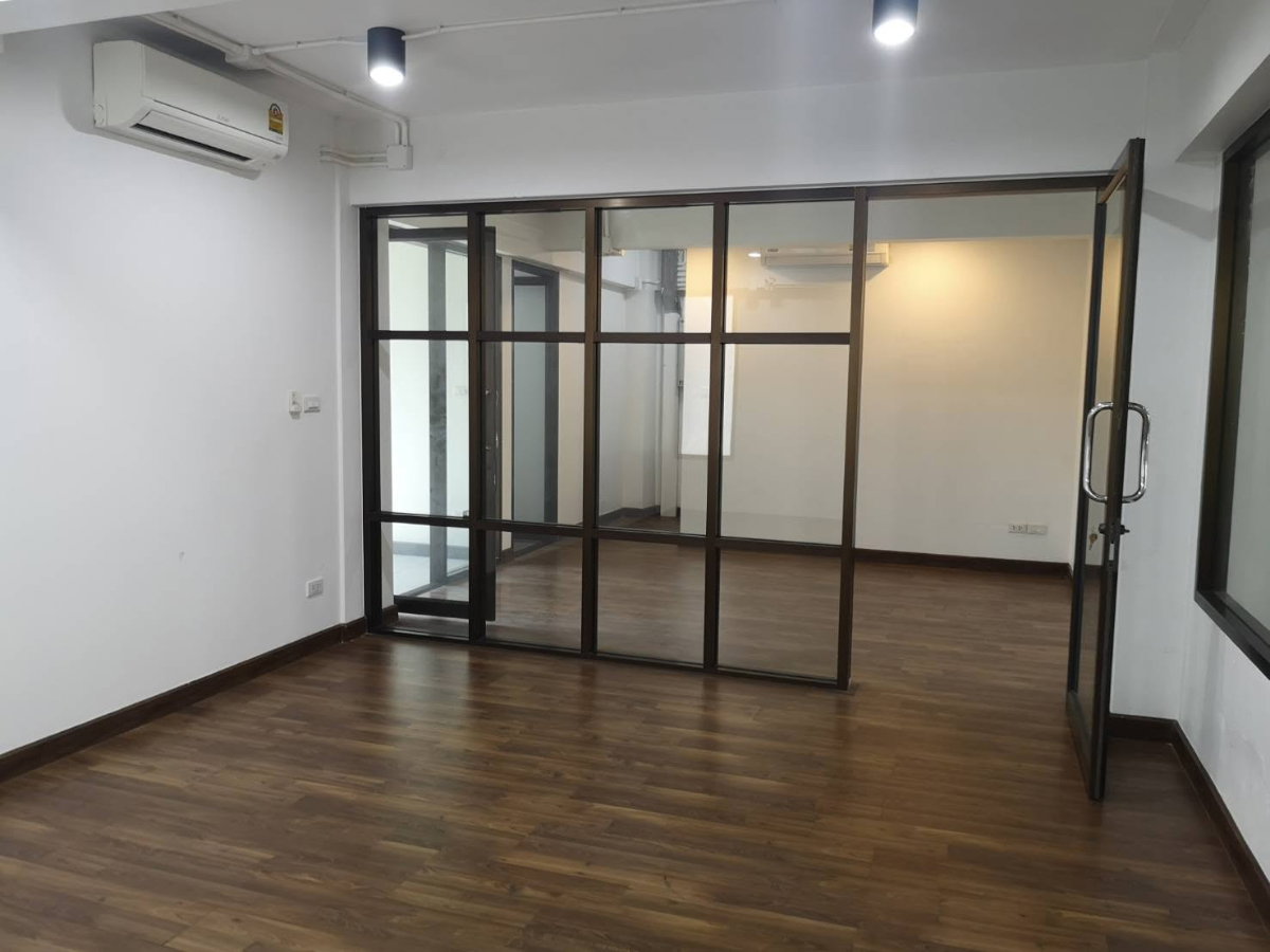 picture #OHR32 4.5-Story Office Building for Rent | Cargo Lift 📍 Pattanakarn–On Nut - 7/13