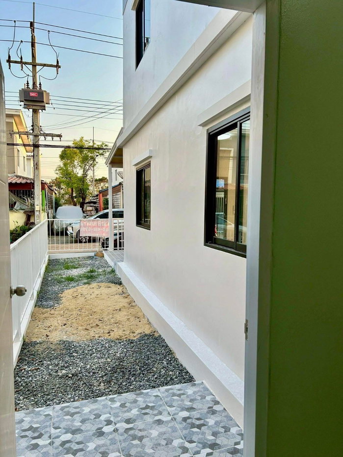 รูป RealEstate 905-46 รีโนเวทใหม่เอี่ยมทั้งหลัง ดีไซน์โปร่งสบา ได้พื้นที่ส่วนตัวหลังมุมเนื้อที่กว้า - รูปที่ 3/9