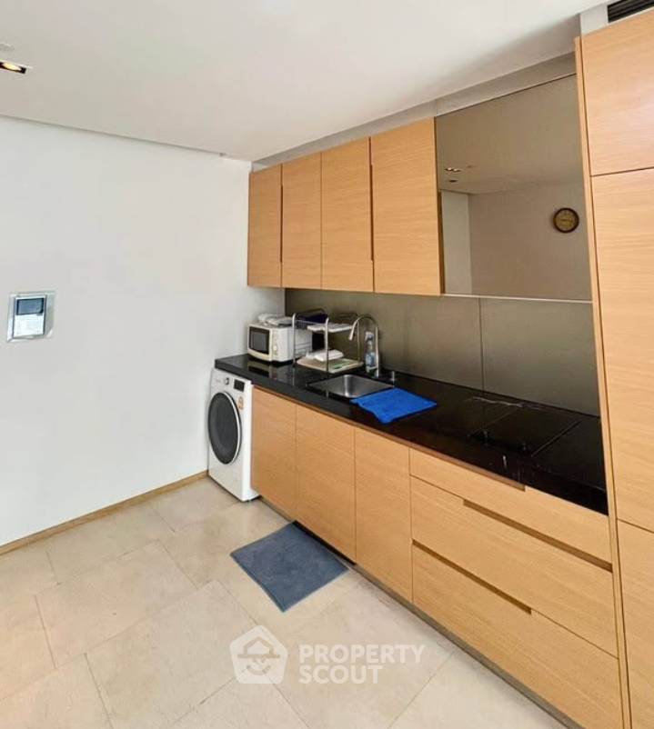 picture Spacious 1-BR 62 Sqm Saladaeng Residences, 400m From MRT Silom (ID 3342481) - 2/5