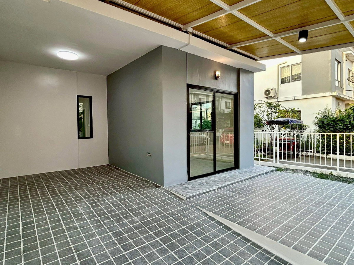 รูป RealEstate 905-46 รีโนเวทใหม่เอี่ยมทั้งหลัง ดีไซน์โปร่งสบา ได้พื้นที่ส่วนตัวหลังมุมเนื้อที่กว้า - รูปที่ 2/9