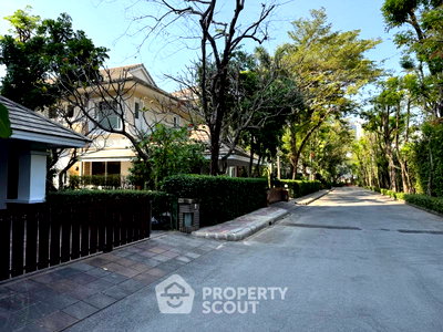 Houses for rent Srinakharinwirot University Prasanmit Campus : 400 Sqm 4-BR House, Sukhumvit 36 Garden Village, BTS Thong Lor (ID 3344571)