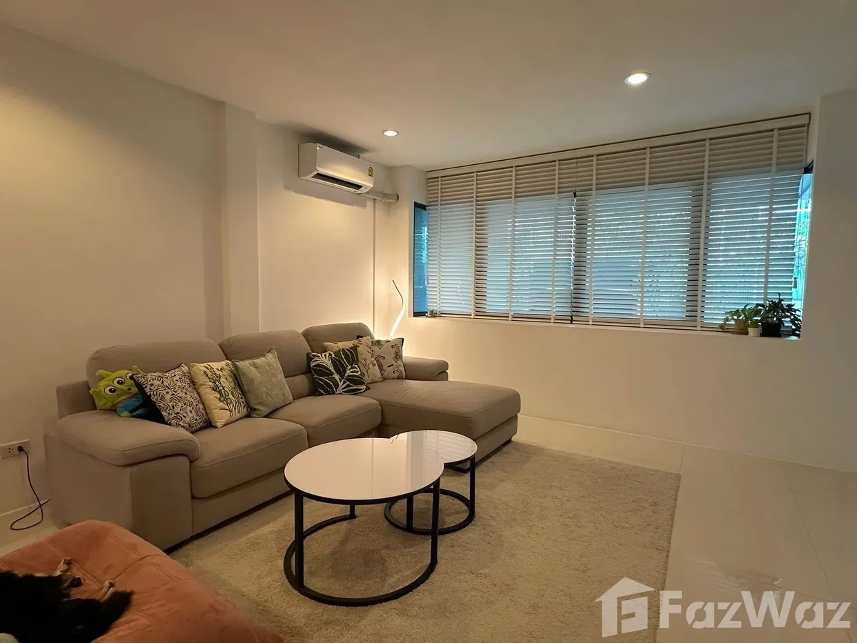 picture Kids & Pet Friendly Home | Flexible 3rd Room 6803936 - 14/23
