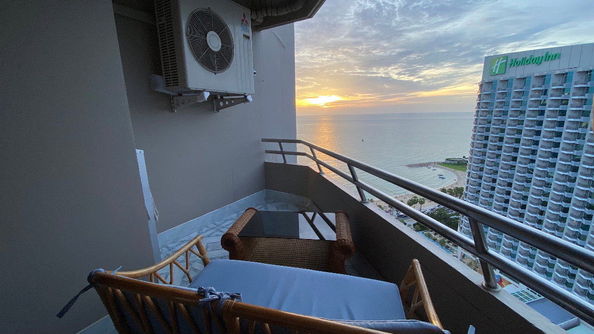 picture Markland Condo – 45 sqm High-Floor Condo Near Pattaya Beach - 1/20