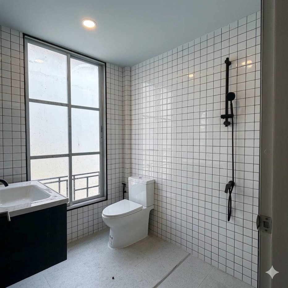 รูป Vายทาวน์โฮม 3.5 ชั้น บ้านกลางเมืองลาดพร้าว71โครงการ2 ติดถนนใหญ่ ทำใหม่ทั้งหมด นอกใน ห้องน้ำ!!! - รูปที่ 9/11