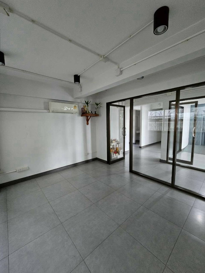 picture #OHR32 4.5-Story Office Building for Rent | Cargo Lift 📍 Pattanakarn–On Nut - 6/13