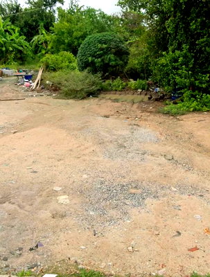 Land for sale Kasetsart University Si Racha Campus : Land for sale in Nong Kham, Si Racha; prime location, suitable for building a residence.
