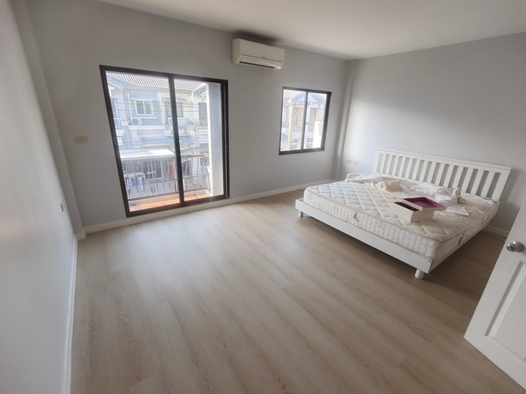 picture Townhome renovated 3 bedrooms 4 bathrooms w/air-con - 7/14