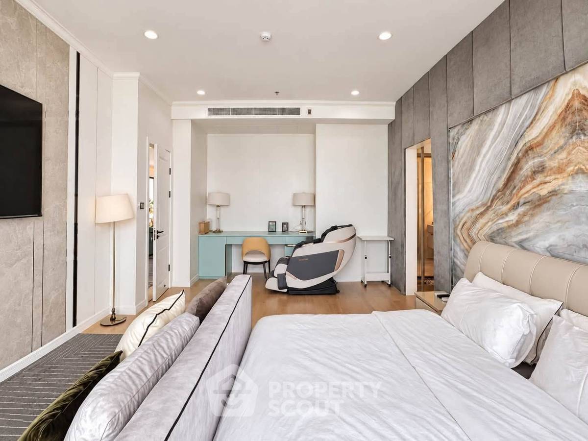 picture 4-BR Condo at Supalai Oriental Sukhumvit 39 near MRT Phetchaburi (ID 3343863) - 8/17