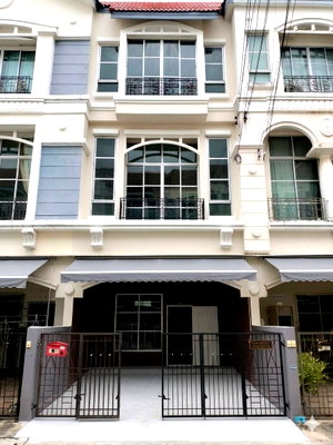 ขายทาวน์โฮม : Vายทาวน์โฮม 3.5 ชั้น บ้านกลางเมืองลาดพร้าว71โครงการ2 ติดถนนใหญ่ ทำใหม่ทั้งหมด นอกใน ห้องน้ำ!!!