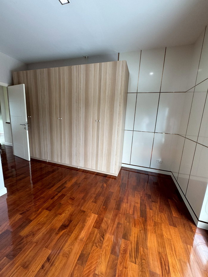 รูป บ้านเดี่ยว เพอร์เฟค มาสเตอร์พีซ เซนจูรี่ รัตนาธิเบศร์ หลังมุม - เนื้อที่ 129.40 ตร.วา พื้นที่ใช้สอย 288 ตร.ม. - ห้องนอน 5 ห้อง  - รูปที่ 28/39