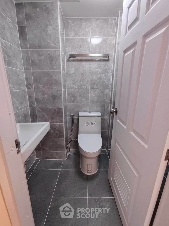 picture 1-BR Condo at Lumpini Condo Town Bodindecha Ramkhamhaeng in Phlapphla (ID 3343300) - 8/10