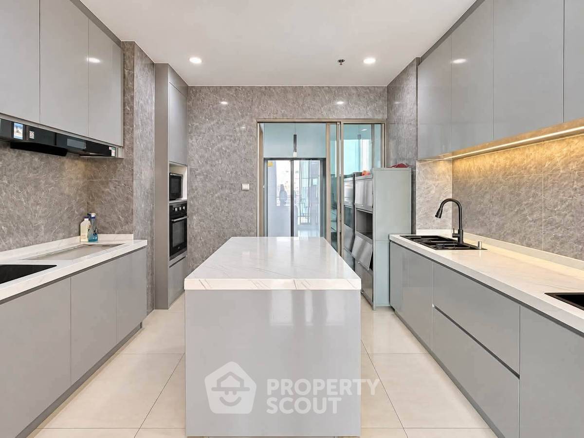 picture 4-BR Condo at Supalai Oriental Sukhumvit 39 near MRT Phetchaburi (ID 3343863) - 11/17