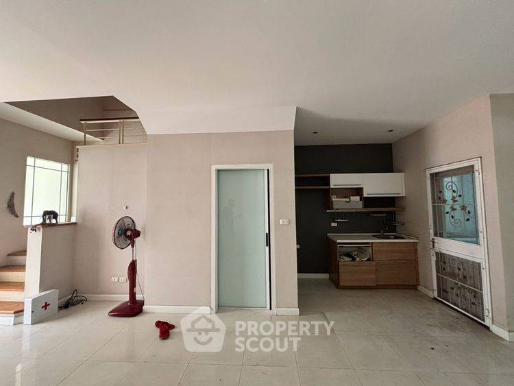 รูป ทาวน์เฮ้าส์สามห้องนอนเลี้ยงสัตว์ได้ใน The Terrace Rama 2 (ID 3344157) - รูปที่ 4/8