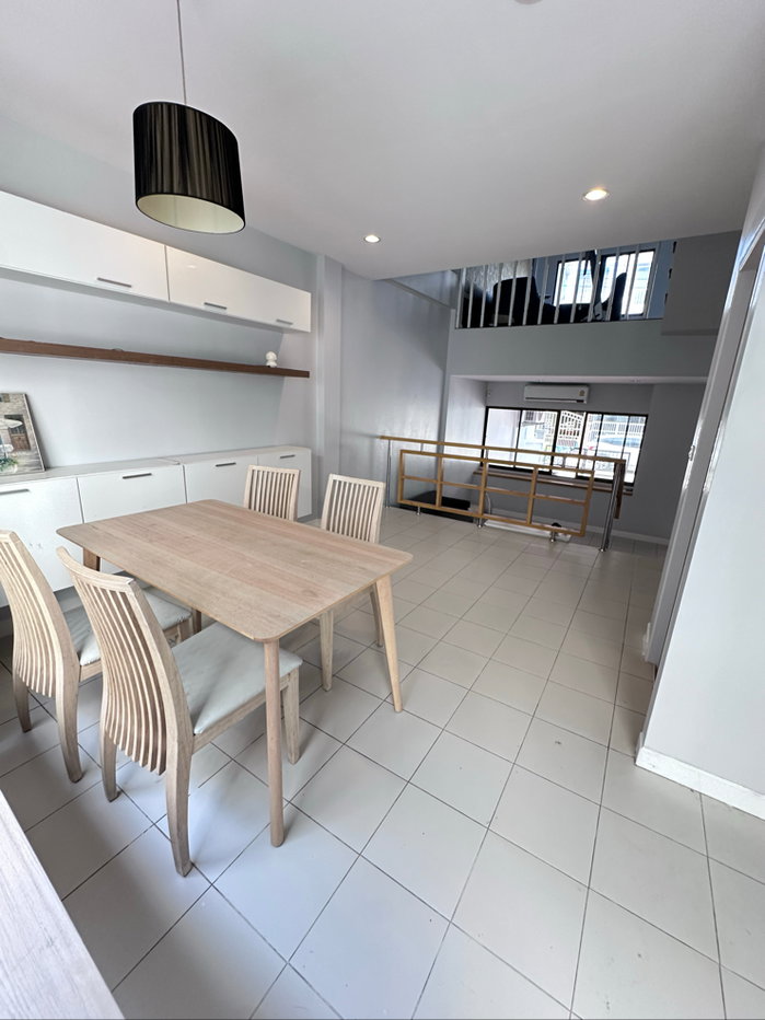 picture Townhome renovated 3 bedrooms 4 bathrooms w/air-con - 2/14