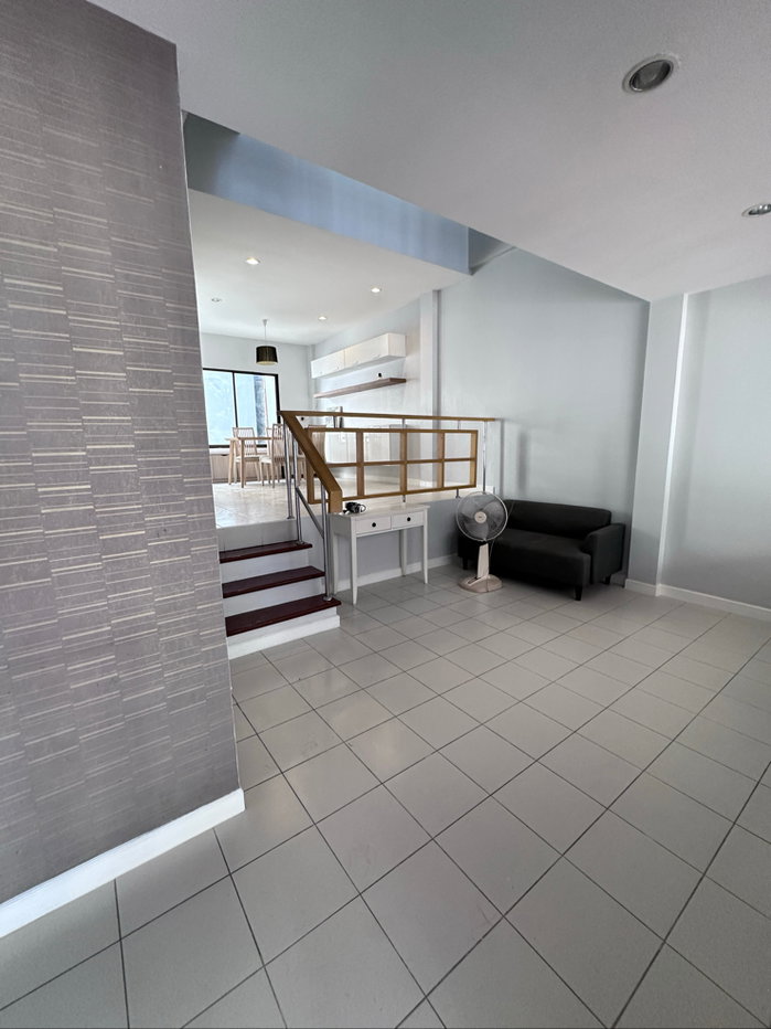 picture Townhome renovated 3 bedrooms 4 bathrooms w/air-con - 4/14
