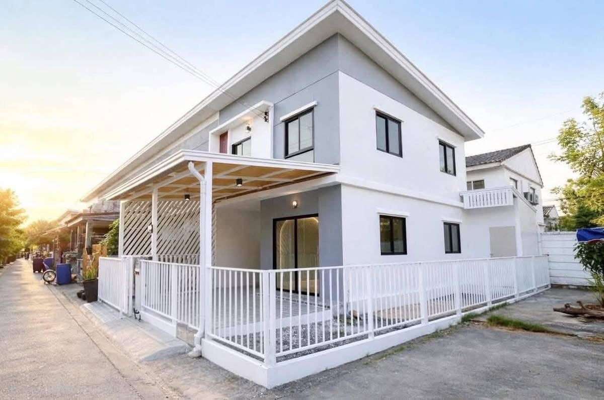 รูป RealEstate 905-46 รีโนเวทใหม่เอี่ยมทั้งหลัง ดีไซน์โปร่งสบา ได้พื้นที่ส่วนตัวหลังมุมเนื้อที่กว้า - รูปที่ 1/9