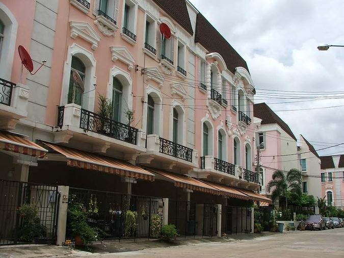 ให้เช่าทาวน์โฮม 4 ห้องนอน 250 ตร.ม. 25 ตร.ว. บ้านกลางเมือง แกรนด์ เดอ ปารีส รัชดา