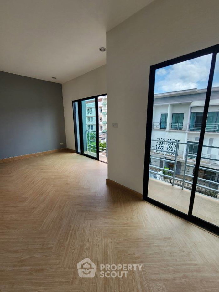 picture 3-BR Townhouse in Khlong Thanon (ID 2020545) - 4/15