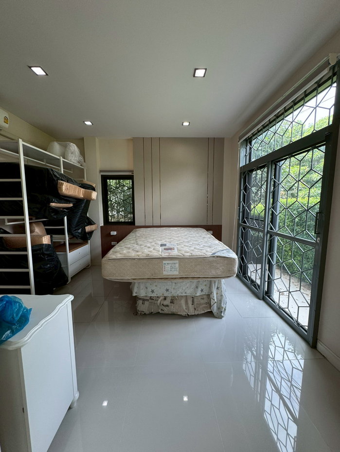 รูป บ้านเดี่ยว เพอร์เฟค มาสเตอร์พีซ เซนจูรี่ รัตนาธิเบศร์ หลังมุม - เนื้อที่ 129.40 ตร.วา พื้นที่ใช้สอย 288 ตร.ม. - ห้องนอน 5 ห้อง  - รูปที่ 12/39